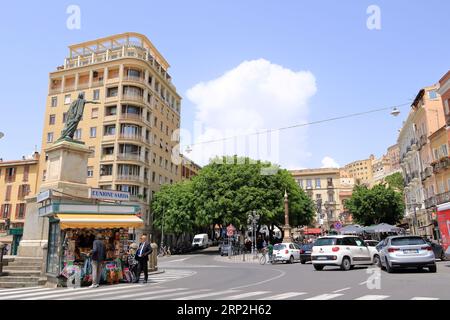 Mai 25 2023 - Cagliari, Sardaigne en Italie : les gens profitent de la vieille ville un jour d'été Banque D'Images