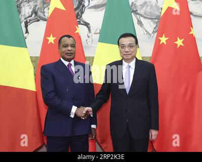 (180905) -- PÉKIN, le 5 septembre 2018 -- le premier ministre chinois Li Keqiang (R) rencontre le président de la République du Congo Denis Sassou Nguesso à Pékin, capitale de la Chine, le 5 septembre 2018. )(MCG) CHINA-BEIJING-LI KEQIANG-REPUBLIC OF THE CONGO-MEETING (CN) PANGXXINGLEI PUBLICATIONXNOTXINXCHN Banque D'Images