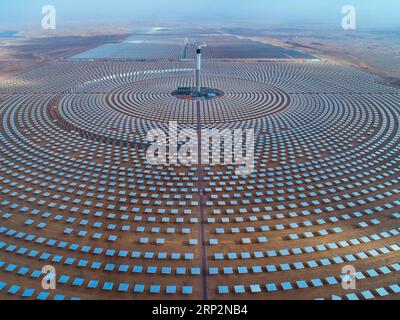 (180908) -- OUARZAZATE, 8 septembre 2018 () -- photo fournie par Shandong Electric Power Construction Co., Ltd (SEPCO III) montre une partie du projet d énergie solaire concentrée (CSP) NOOR II et NOOR III du Maroc à Ouarzazate, Maroc, le 8 juin 2018. POUR ALLER AVEC la caractéristique : les constructeurs chinois aident le Maroc à restructurer le mix énergétique via des projets d’énergie solaire. () MAROC-OUARZAZATE-CHINE-PROJET SOLAIRE XINHUA PUBLICATIONXNOTXINXCHN Banque D'Images