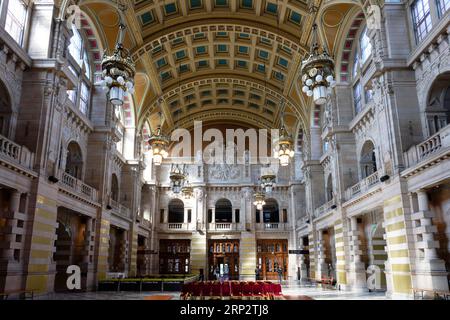 Vue intérieure, Centre Hall, Kelvingrove Art Gallery and Museum, Finnieston, Glasgow, Écosse, Royaume-Uni Banque D'Images