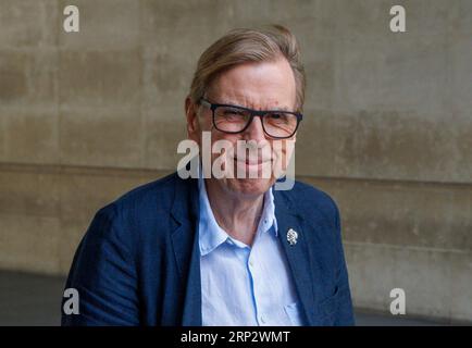 Londres, Royaume-Uni. 3 septembre 2023. L'acteur Timothy Spall quitte les studios de la BBC après être apparu dimanche avec Laura Kuenssberg. Crédit : Mark Thomas/Alamy Live News Banque D'Images