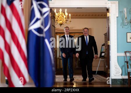 (180914) -- WASHINGTON, le 14 septembre 2018 -- le secrétaire d'État américain Mike Pompeo (à droite) rencontre le secrétaire général de l'OTAN en visite, Jens Stoltenberg, au Département d'État américain à Washington D.C., aux États-Unis, le 13 septembre 2018. )(gj) États-Unis-WASHINGTON-OTAN-DIPLOMATIE TingxShen PUBLICATIONxNOTxINxCHN Banque D'Images