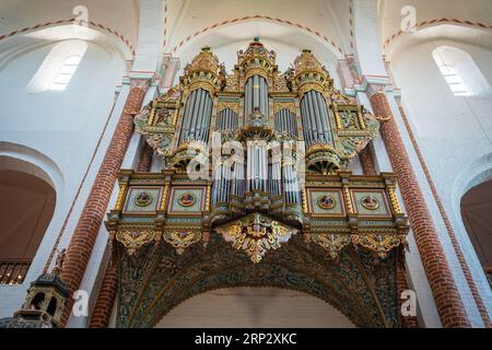 Orgue à pipe à l'intérieur de la cathédrale de Roskilde - Roskilde, Danemark Banque D'Images