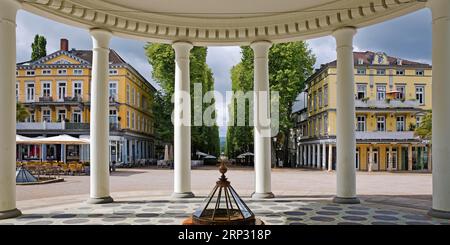 Le Hyllige Born, Brunnenplatz, entrée Wandelhalle, Bad Pyrmont, Weserbergland, basse-Saxe, Allemagne Banque D'Images