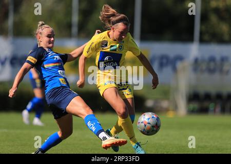 Diana Lemesova (77 SKN St Polten) et Viktoria Hahn (21 First Vienna FC) en action lors du match Admiral Frauen Bundesliga St Polten vs Vienne au TP/ NV-Arena (Tom Seiss/ SPP) crédit : SPP Sport Press photo. /Alamy Live News Banque D'Images