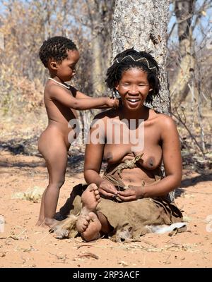 San Woman avec son enfant Banque D'Images