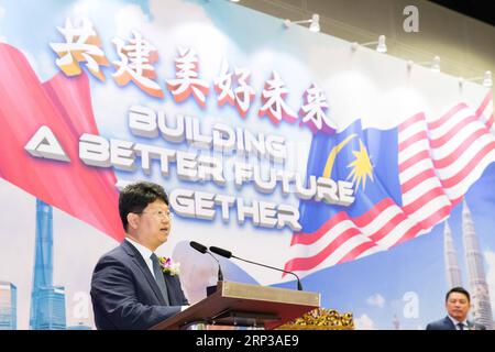 (180928) -- KUALA LUMPUR, le 28 septembre 2018 -- l'ambassadeur de Chine en Malaisie, Bai Tian, prononce une allocution lors de la cérémonie d'ouverture de l'exposition photographique Building a Better future Together à Kuala Lumpur, Malaisie, le 28 septembre 2018.) (Zhf) MALAISIE-KUALA LUMPUR-CHINE-EXPOSITION DE PHOTOS ZhuxWei PUBLICATIONxNOTxINxCHN Banque D'Images