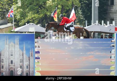 Mailand, Italie. 03 septembre 2023. Sport équestre : Championnat d'Europe, saut d'obstacles, individuel, finale avec 2 manches. Le sauteur allemand Philipp Weishaupt monte sur Zineday. Crédit : Friso Gentsch/dpa/Alamy Live News Banque D'Images