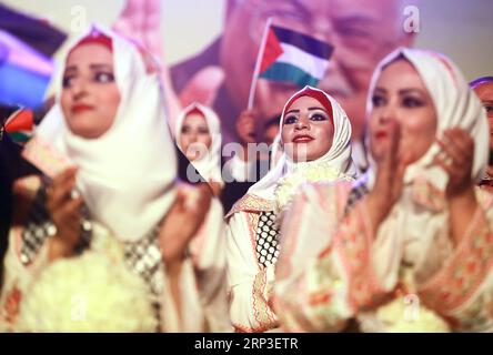 (181003) -- GAZA, 3 octobre 2018 () -- des mariées palestiniennes participent à un mariage de masse dans la ville de Gaza, le 2 octobre 2018. Au total, 360 mariés ont été submergés de joie mardi lors d’une cérémonie de mariage de masse, parrainée par le président palestinien Mahmoud Abbas. (/Stringer)(dh) MIDEAST-GAZA-MASS WEDDING Xinhua PUBLICATIONxNOTxINxCHN Banque D'Images