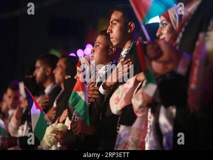 (181003) -- GAZA, 3 octobre 2018 () -- des mariés palestiniens participent à un mariage de masse dans la ville de Gaza, le 2 octobre 2018. Au total, 360 mariés ont été submergés de joie mardi lors d’une cérémonie de mariage de masse, parrainée par le président palestinien Mahmoud Abbas. (/Stringer)(dh) MIDEAST-GAZA-MASS WEDDING Xinhua PUBLICATIONxNOTxINxCHN Banque D'Images