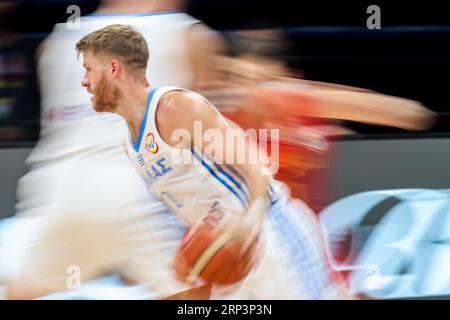 Manille, Philippines. 3 septembre 2023. Thomas Walkup, de Grèce, dirige le ballon lors du match de deuxième tour entre la Grèce et le Monténégro à la coupe du monde FIBA 2023 à Manille, aux Philippines, le 3 septembre 2023. Crédit : Rouelle Umali/Xinhua/Alamy Live News Banque D'Images