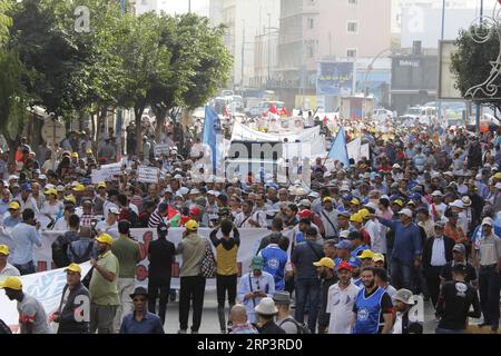 (181014) -- CASABLANCA (MAROC), 14 octobre 2018 -- des gens participent à un rassemblement contre la corruption, la corruption et le pillage de fonds publics à Casablanca, Maroc, le 14 octobre 2018. Ce rassemblement était organisé sous le slogan Stop à la corruption, à la corruption et au pillage des fonds publics, auquel ont participé un certain nombre de syndicats, de partis et d ' organisations non gouvernementales. MAROC-CASABLANCA-RALLY Aissa PUBLICATIONxNOTxINxCHN Banque D'Images