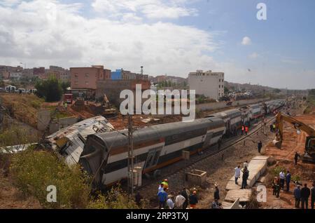 (181016) -- BOUKNADEL, 16 octobre 2018 () -- une photo prise le 16 octobre montre le lieu de l'accident de train à Bouknadel, Maroc. Un train a déraillé mardi dans le nord du Maroc, tuant six passagers et en blessant 86 autres, a indiqué une source officielle.()(rh) MAROC-BOUKNADEL-ACCIDENT DE TRAIN Xinhua PUBLICATIONxNOTxINxCHN Banque D'Images