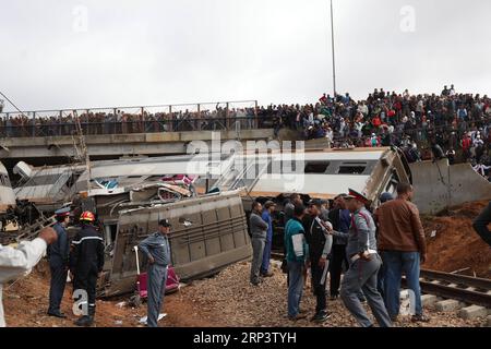 (181016) -- BOUKNADEL, 16 octobre 2018 () -- une photo prise le 16 octobre montre le lieu de l'accident de train à Bouknadel, Maroc. Un train a déraillé mardi dans le nord du Maroc, tuant six passagers et en blessant 86 autres, a indiqué une source officielle.()(rh) MAROC-BOUKNADEL-ACCIDENT DE TRAIN Xinhua PUBLICATIONxNOTxINxCHN Banque D'Images