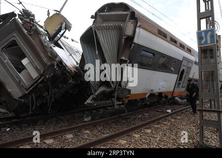 (181016) -- BOUKNADEL, 16 octobre 2018 () -- une photo prise le 16 octobre montre le lieu de l'accident de train à Bouknadel, Maroc. Un train a déraillé mardi dans le nord du Maroc, tuant six passagers et en blessant 86 autres, a indiqué une source officielle.()(rh) MAROC-BOUKNADEL-ACCIDENT DE TRAIN Xinhua PUBLICATIONxNOTxINxCHN Banque D'Images