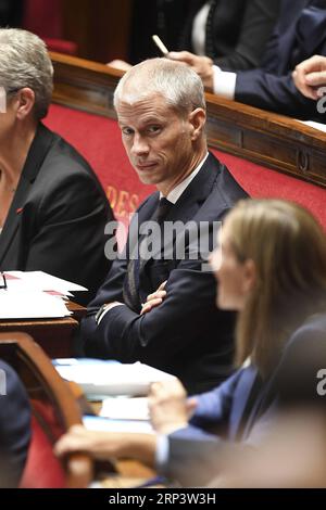 (181016) -- PARIS, 16 octobre 2018 -- la photo prise le 16 octobre 2018 montre le nouveau ministre de la Culture Franck Riester (C) à Paris, France. Le président français Emmanuel Macron a nommé mardi Christophe Castaner, l'un de ses principaux soutiens, pour superviser les affaires intérieures et remplacer Gérard Collomb, dans son dernier remaniement ministériel. FRANCE-PARIS-CABINET-REMANIEMENT JackxChan PUBLICATIONxNOTxINxCHN Banque D'Images