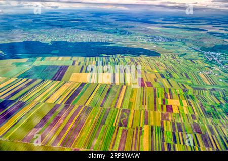 Vue aérienne des champs agricoles dans le Midwest aux États-unis d'amérique , diverses cultures Banque D'Images