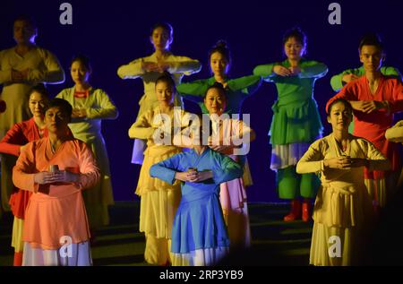 (181019) -- WUYISHAN, 19 octobre 2018 (Xinhua) -- des acteurs se produisent sur scène du spectacle musical en plein air impression Da Hong Pao dans la ville de Wuyishan, dans la province du Fujian du sud-est de la Chine, le 18 octobre 2018. (Xinhua/Song Weiwei)(gxn) CHINE-FUJIAN-WUYISHAN-TOURISME (CN) PUBLICATIONxNOTxINxCHN Banque D'Images