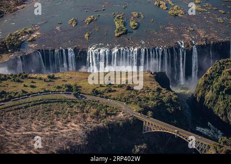 Chutes Victoria, vue aérienne, Zimbabwe, Zambie Banque D'Images