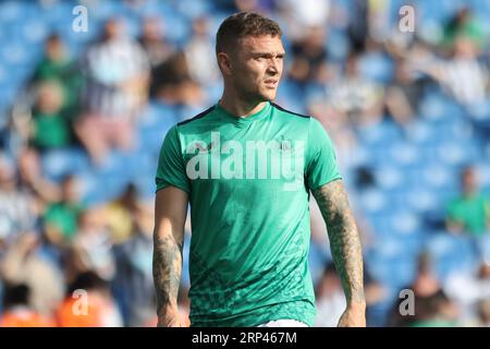 Kieran Trippier se réchauffe avant le coup d’envoi pour Newcastle United au stade AMEX Banque D'Images