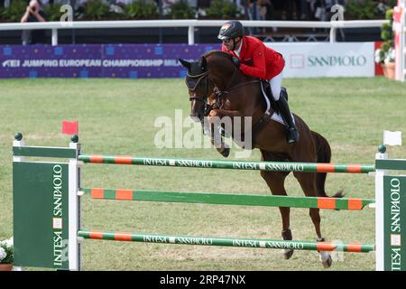 Mailand, Italie. 03 septembre 2023. Sport équestre : Championnat d'Europe, saut d'obstacles, individuel, finale avec 2 manches. Le sauteur allemand Philipp Weishaupt monte sur Zineday. Crédit : Friso Gentsch/dpa/Alamy Live News Banque D'Images