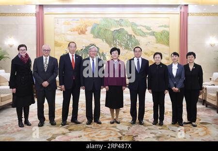 (181030) -- BEIJING, le 30 octobre 2018 -- Li Bin (C), vice-président du Comité national de la Conférence consultative politique du peuple chinois (CCPPC), rencontre Shin Young-soo (4e L), directeur régional de l'Organisation mondiale de la santé (OMS) pour le Pacifique occidental, à Beijing, capitale de la Chine, le 30 octobre 2018.) (Hxy) CHINE-BEIJING-LI BIN-WHO-MEETING (CN) ZhangxLing PUBLICATIONxNOTxINxCHN Banque D'Images