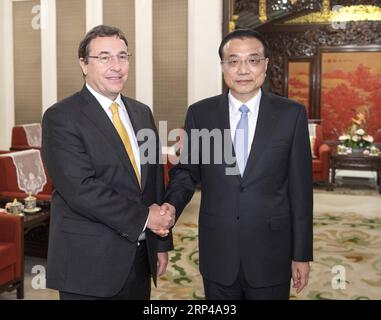 (181101) -- BEIJING, le 1 novembre 2018 -- le premier ministre chinois Li Keqiang (R) rencontre Achim Steiner, administrateur du Programme des Nations Unies pour le développement (PNUD), à Beijing, capitale de la Chine, le 1 novembre 2018.) (Sxk) CHINA-BEIJING-LI KEQIANG-UNDP ADMINISTRATOR-MEETING (CN) LixTao PUBLICATIONxNOTxINxCHN Banque D'Images