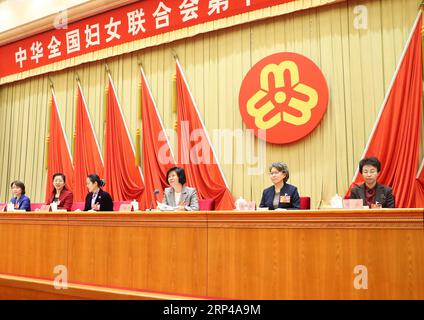 (181101) -- BEIJING, 1 novembre 2018 -- Shen Yueyue (3rd R) est réélue présidente de la Fédération des femmes de Chine (ACWF) lors de la première réunion plénière du 12e comité exécutif de la ACWF à Beijing, capitale de la Chine, le 1 novembre 2018. La réunion a également élu 14 personnes comme vice-présidents de la fédération et 40 comme membres de son comité permanent. ) (SXK) CHINA-BEIJING-WOMEN S FEDERATION-ELECTION-SHEN YUEYUE (CN) ZHANGXYUWEI PUBLICATIONXNOTXINXCHN Banque D'Images