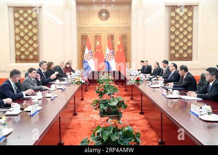 (181102) -- PÉKIN, le 2 novembre 2018 -- le premier ministre chinois Li Keqiang (3e R) rencontre le premier ministre croate Andrej Plenkovic (3e L) au Grand Hall du peuple à Pékin, capitale de la Chine, le 2 novembre 2018. Plenkovic participera à la première exposition internationale d'importation de Chine à Shanghai. ) (Hxy) CHINE-BEIJING-LI KEQIANG-CROATE PM-MEETING (CN) LiuxWeibing PUBLICATIONxNOTxINxCHN Banque D'Images