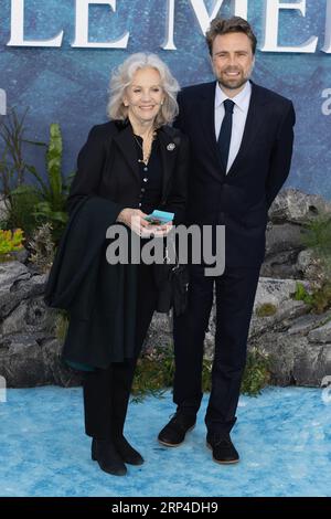 Londres, Royaume-Uni. 15 mai 2023. Hayley Mills et Jason Lawson assistent aux arrivées de Little Mermaid UK Premiere à l'Odeon Luxe Leicester Square à Londres. Crédit : S.A.M./Alamy Live News Banque D'Images