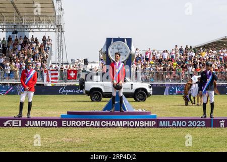 Milan, Italie. 03 septembre 2023. Podium final : 1Â° GUERDAT Steve de Suisse, 2Â° WEISHAUPT Philipp d'Allemagne, 3Â° EPAILLARD Julien de France lors du Championnat d'Europe de saut d'obstacles 2023, course équestre internationale à Milan, Italie, septembre 03 2023 crédit : Agence photo indépendante/Alamy Live News Banque D'Images