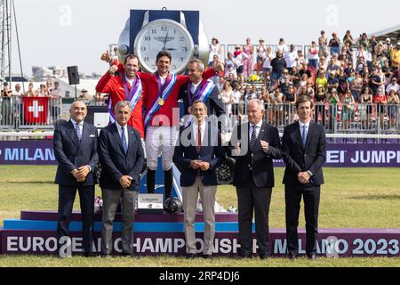 Milan, Italie. 03 septembre 2023. Podium final : 1Â° GUERDAT Steve de Suisse, 2Â° WEISHAUPT Philipp d'Allemagne, 3Â° EPAILLARD Julien de France lors du Championnat d'Europe de saut d'obstacles 2023, course équestre internationale à Milan, Italie, septembre 03 2023 crédit : Agence photo indépendante/Alamy Live News Banque D'Images