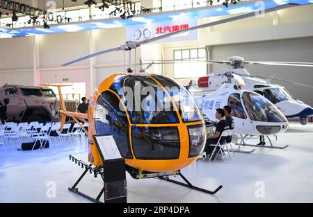 (181105) -- ZHUHAI, 5 novembre 2018 -- la photo prise le 5 novembre 2018 montre un hélicoptère civil dans la zone d'exposition de la prochaine exposition internationale de l'aviation et de l'aérospatiale de la Chine à Zhuhai, dans la province du Guangdong du sud de la Chine, le 5 novembre 2018. L'exposition est prévue du 6 au 11 novembre. ) (Gxn) CHINE-GUANGDONG-ZHUHAI-AVIATION ET AÉROSPATIALE EXPOSITION (CN) DengxHua PUBLICATIONxNOTxINxCHN Banque D'Images