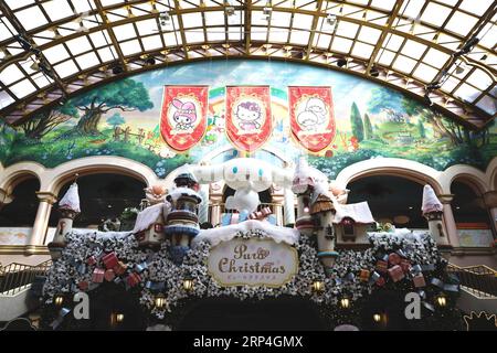 (181108) -- TOKYO, 8 novembre 2018 -- l'entrée du Sanrio Puroland est décorée sur le thème de Noël avant l'événement de Noël du Sanrio Puroland à Tokyo, Japon, le 8 novembre 2018. Sanrio Puroland tiendra un événement spécial de Noël du 9 novembre au 25 décembre. )(dh) JAPON-TOKYO-HELLO KITTY-ÉVÉNEMENT DE NOËL DuxXiaoyi PUBLICATIONxNOTxINxCHN Banque D'Images