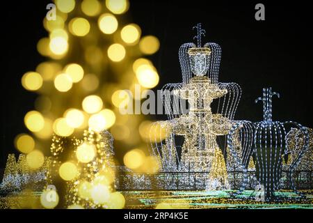 (181111) -- BEIJING, 11 novembre 2018 -- photo prise le 6 novembre 2018 montrant l'exposition du jardin royal de lumière au Palais Wilanow à Varsovie, Pologne.) XINHUA PHOTO CHOIX HEBDOMADAIRE JaapxArriens PUBLICATIONxNOTxINxCHN Banque D'Images