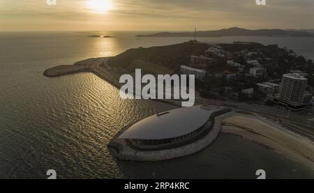 (181111) -- PORT MORESBY, le 11 novembre 2018 -- la photo prise le 11 novembre 2018 montre la vue aérienne du Centre de conférences leaders, l'APEC Haus, à Port Moresby, en Papouasie-Nouvelle-Guinée. Les réunions de la coopération économique Asie-Pacifique (APEC) se tiendront du 12 au 18 novembre à Port Moresby, en Papouasie-Nouvelle-Guinée. )(dh) PAPOUASIE-NOUVELLE-GUINÉE-PORT MORESBY-APEC-VUE AÉRIENNE BaixXuefei PUBLICATIONxNOTxINxCHN Banque D'Images