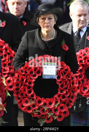 (181112) -- LONDRES, le 12 novembre 2018 () -- la première ministre britannique Theresa May assiste à la cérémonie commémorative annuelle marquant le 100e anniversaire de la fin de la première Guerre mondiale à Londres, en Grande-Bretagne, le 11 novembre 2018. Dimanche matin, la reine Elizabeth II a été rejointe par des milliers de soldats anciens et actuels, des politiciens et des diplomates de premier plan pour souligner le 100e anniversaire de la fin de la première Guerre mondiale lors du défilé annuel du jour du souvenir dans le centre de Londres. () (wtc) -UK OUT- BRITAIN-LONDON-WWI-100E ANNIVERSAIRE xinhua PUBLICATIONxNOTxINxCHN Banque D'Images