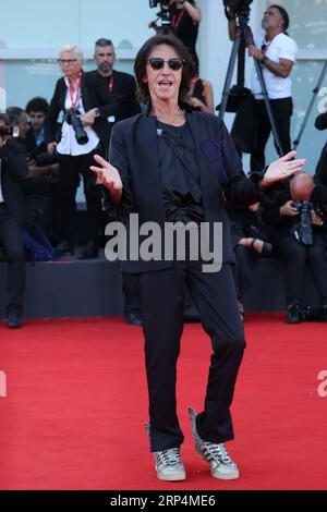 Alberto Fortis assiste à un tapis rouge pour le film "Poor Things" au 80e Festival International du film de Venise le 01 septembre 2023 à Venise, ITA Banque D'Images