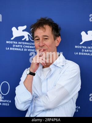 Venise, Italie. 3 septembre 2023. Le réalisateur Bertrand Bonello assiste à un photocall pour le film 'la bete' lors du 80e Festival International du film de Venise à Venise, Italie, le 3 septembre 2023. Crédit : Jin Mamengni/Xinhua/Alamy Live News Banque D'Images