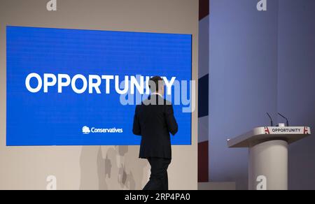 (181115) -- LONDRES, 15 nov. 2018 (Xinhua) -- la photo prise le 1 octobre 2018 montre le secrétaire britannique au Brexit Dominic Raab assistant à la conférence annuelle du Parti conservateur 2018 à Birmingham, en Grande-Bretagne. Le secrétaire britannique du Brexit, Dominic Raab, a démissionné jeudi, affirmant qu’il ne pouvait soutenir le projet d’accord sur le Brexit entre Londres et Bruxelles. (Xinhua/Han Yan)(dtf) GRANDE-BRETAGNE-LONDRES-BREXIT-DOMINIC RAAB-RESIDATION PUBLICATIONxNOTxINxCHN Banque D'Images