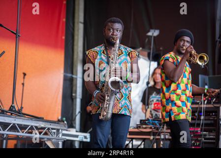 Londres, Royaume-Uni. 2 septembre 2023. Alogte OHO et ses Sounds of Joy se produisent au festival Black on the Square à Trafalgar Square, à Londres. Le maire de Londres a annoncé le tout premier Black on the Square à Trafalgar Square "" un nouveau festival annuel majeur mettant en valeur la culture et la créativité noires pour célébrer la diversité des cultures noires britanniques, au cœur de Trafalgar Square, à travers la musique, le théâtre, l'art, danse et conversation en soutenant les entreprises locales. Il comprenait des performances de chanteurs de gospel noirs, de DJ, de groupes live et de poètes. (Image de crédit : © Loredana Sangiuliano/SOPA Banque D'Images