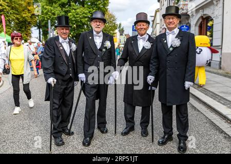 Finsterwalde, Allemagne. 03 septembre 2023. Les quatre chanteurs de Finsterwalde sont à la Journée Brandenburg sur un fan d'événement. Sous la devise «ici la musique joue», la première Journée Brandebourg après 2018 aura lieu ce week-end à Finsterwalde, une ville de 17 000 habitants. Crédit : Frank Hammerschmidt/dpa/Alamy Live News Banque D'Images