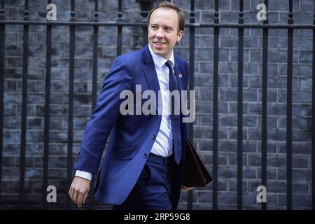 (181204) -- LONDRES, 4 décembre 2018 -- le secrétaire d'État britannique à la Santé et aux Affaires sociales Matt Hancock quitte le 10 Downing Street après une réunion du cabinet à Londres, en Grande-Bretagne, le 4 décembre 2018. Mardi, les députés britanniques ont voté par 311 voix contre 293 pour déclarer les ministres coupables d'outrage au Parlement pour leur défaut de publier l'avis juridique complet sur l'accord sur le Brexit. ROYAUME-UNI-LONDRES-BREXIT CONSEIL JURIDIQUE StephenxChung PUBLICATIONxNOTxINxCHN Banque D'Images