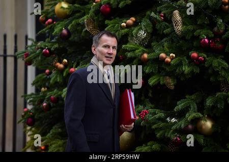 (181204) -- LONDRES, 4 décembre 2018 -- le ministre britannique des Affaires étrangères Jeremy Hunt arrive au 10 Downing Street pour une réunion du cabinet à Londres, en Grande-Bretagne, le 4 décembre 2018. Mardi, les députés britanniques ont voté par 311 voix contre 293 pour déclarer les ministres coupables d'outrage au Parlement pour leur défaut de publier l'avis juridique complet sur l'accord sur le Brexit. ROYAUME-UNI-LONDRES-BREXIT CONSEIL JURIDIQUE StephenxChung PUBLICATIONxNOTxINxCHN Banque D'Images