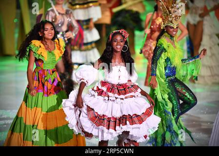 (181209) -- SANYA, 9 déc. 2018 (Xinhua) -- des participants dansent lors du Miss monde 2018 à Sanya, dans la province de Hainan du sud de la Chine, le 8 décembre 2018. Vanessa Ponce de Leon, âgée de 26 ans, du Mexique, a été couronnée Miss monde après avoir remporté la compétition finale du concours de beauté de cette année du même titre samedi soir dans la ville de Sanya, province de Hainan. (Xinhua/Guo Cheng) CHINA-HAINAN-SANYA-MISS WORLD (CN) PUBLICATIONxNOTxINxCHN Banque D'Images