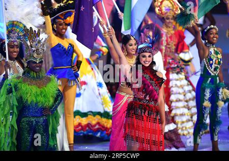 (181209) -- SANYA, 9 déc. 2018 (Xinhua) -- des participants dansent lors du Miss monde 2018 à Sanya, dans la province de Hainan du sud de la Chine, le 8 décembre 2018. Vanessa Ponce de Leon, âgée de 26 ans, du Mexique, a été couronnée Miss monde après avoir remporté la compétition finale du concours de beauté de cette année du même titre samedi soir dans la ville de Sanya, province de Hainan. (Xinhua/Guo Cheng) CHINA-HAINAN-SANYA-MISS WORLD (CN) PUBLICATIONxNOTxINxCHN Banque D'Images