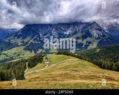 3 septembre 2023, Dienten am HochkÃÂ¶nig, Land Salzburg, Autriche : les célèbres montagnes HochkÃÂ¶nig (Hochkoenig) dans Land Salzburg, Autriche. (Image de crédit : © Sachelle Babbar/ZUMA Press Wire) USAGE ÉDITORIAL SEULEMENT! Non destiné à UN USAGE commercial ! Banque D'Images