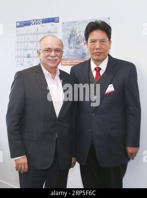 (181213) -- STRASBOURG, 13 décembre 2018 -- Losang Jamcan (R), directeur du Comité permanent du Congrès populaire régional autonome du Tibet de la Chine, rencontre le vice-président du Parlement européen, Dimitrios Papadimoulis à Strasbourg, France, le 11 décembre 2018. Une délégation tibétaine du Congrès national populaire chinois (PNJ) a visité mardi le Parlement européen à Strasbourg, en France. La délégation, conduite par Losang Jamcan, a rencontré des membres du Parlement européen et a répondu aux questions suscitant des préoccupations de la part de l'UE. (LMM) FRANCE-STRASBOURG-CHINE-NPC-DÉLÉGATION TIBÉTAINE-EUROPEA Banque D'Images