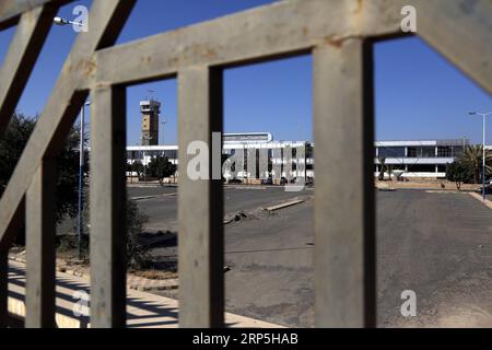 (181214) -- SANAA, 14 décembre 2018 -- une photo prise le 14 décembre 2018 montre l'aéroport international de Sanaa, détenu par les rebelles, à Sanaa, au Yémen. Les consultations de paix au Yémen se sont terminées jeudi en Suède avec des accords incertains sur Hodeidah et des échanges de prisonniers ainsi que des accords sur Taiz. Aucun progrès n'a été réalisé sur d'autres questions, notamment l'aéroport de Sanaa et les dossiers politiques et économiques. ) YÉMEN-SANAA-CONSULTATIONS DE PAIX-AÉROPORT DE SANAA MOHAMMEDXMOHAMMED PUBLICATIONXNOTXINXCHN Banque D'Images