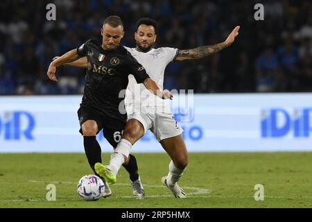 Naples, Italie. 02 septembre 2023. Stanislav Lobotka du SSC Napoli et Felipe Anderson du S.S. Lazio lors de la 3e journée du Championnat de Serie A entre le S.S.S.C Napoli et le S.S. Lazio le 2 septembre 2023 au Diego Armando Maradona Stadium, Naples, Italie. Crédit : Agence photo indépendante/Alamy Live News Banque D'Images